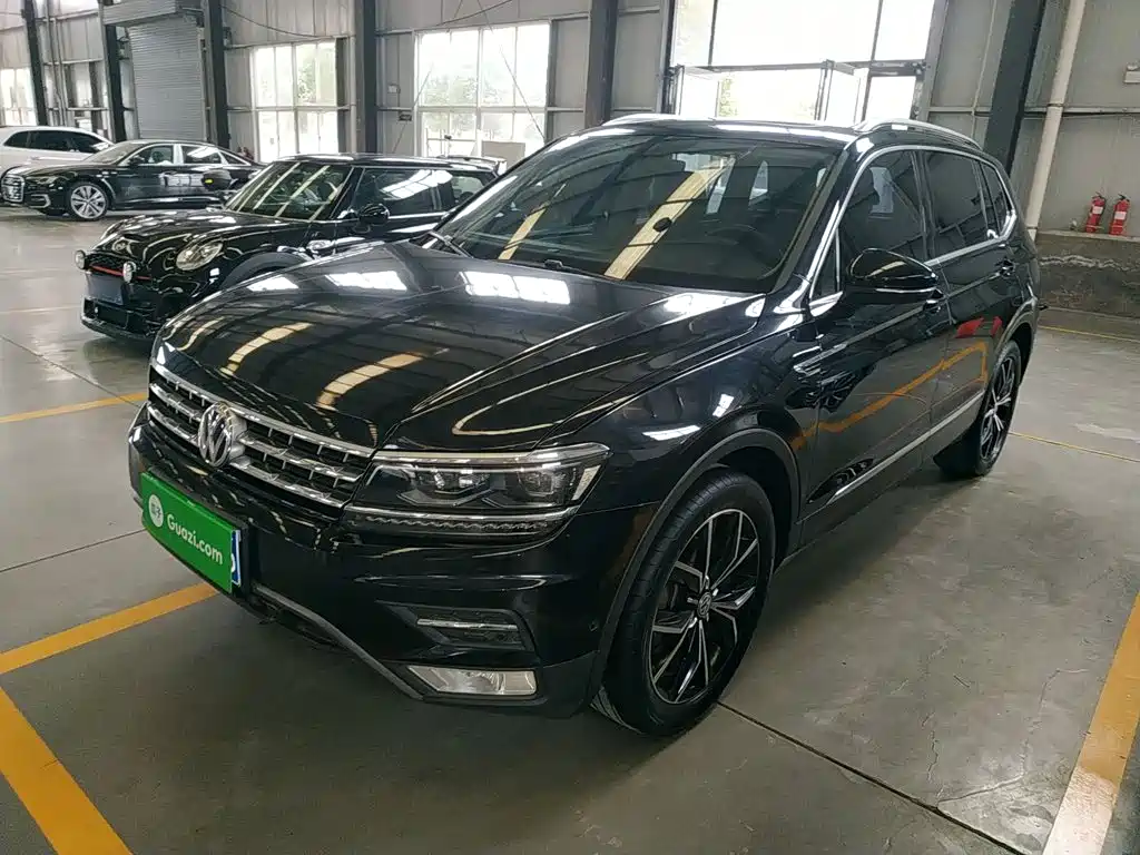 Volkswagen Tiguan L 2017 — фото 1