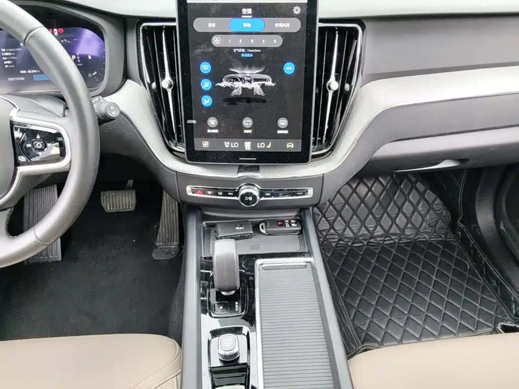 Volvo XC60 2025 — фото 13