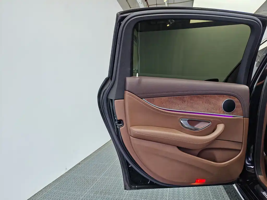 Mercedes-Benz E-Class 2020 — фото 13