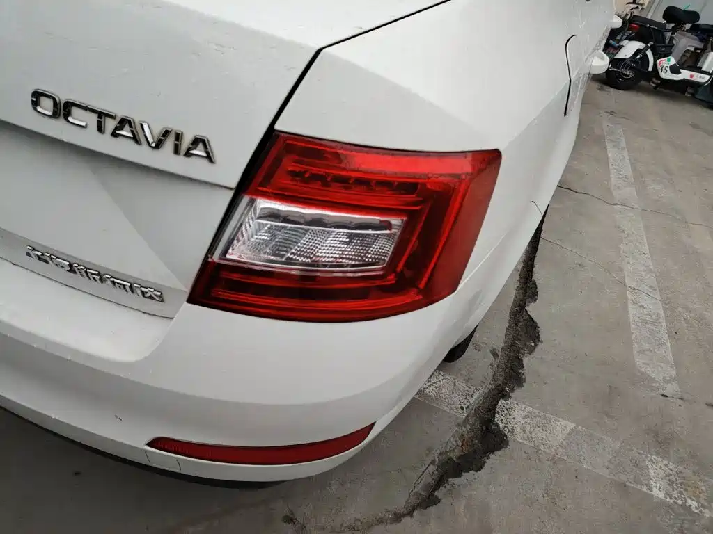 Skoda Octavia 2017 — фото 24