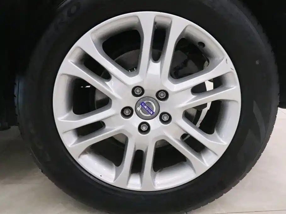 Volvo XC60 2016 — фото 15