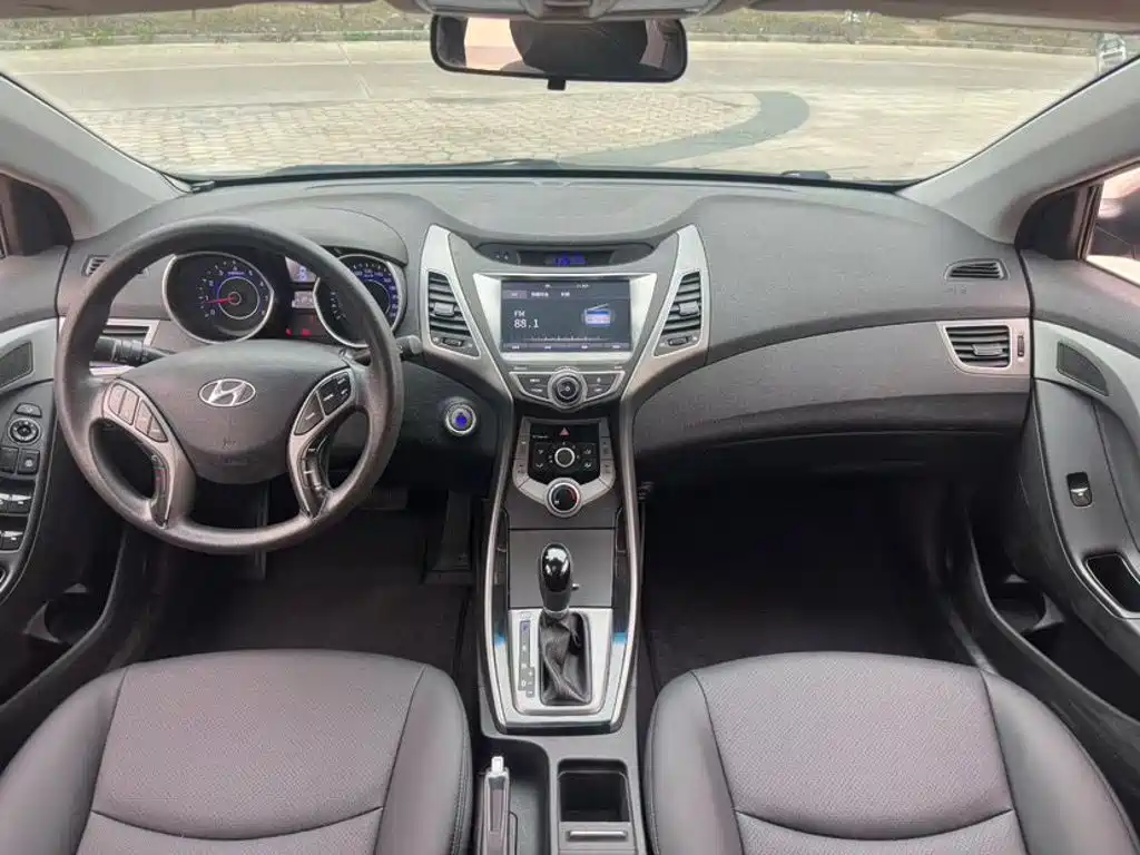Hyundai Elantra Langdong 2017 — фото 9