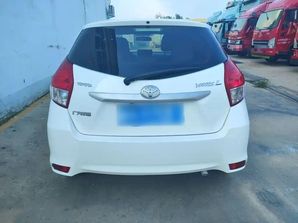 Toyota Yaris L 2015 — фото 6