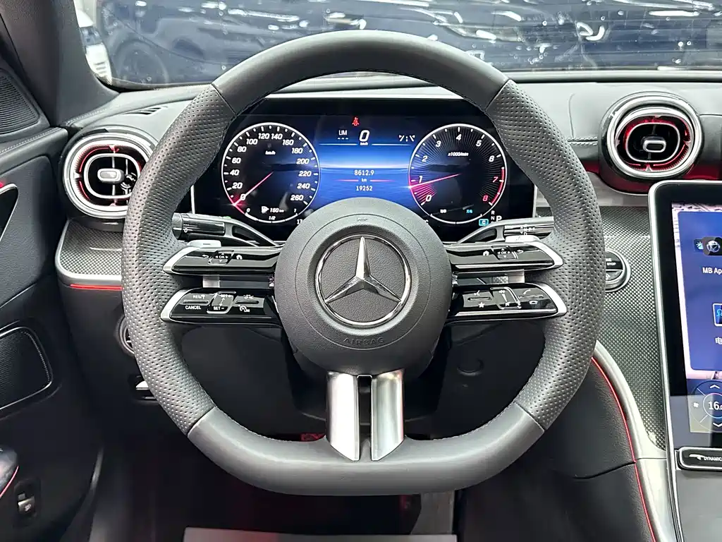 Mercedes-Benz C-Class 2024 — фото 18