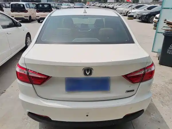 Changan Yuexiang V7 2015