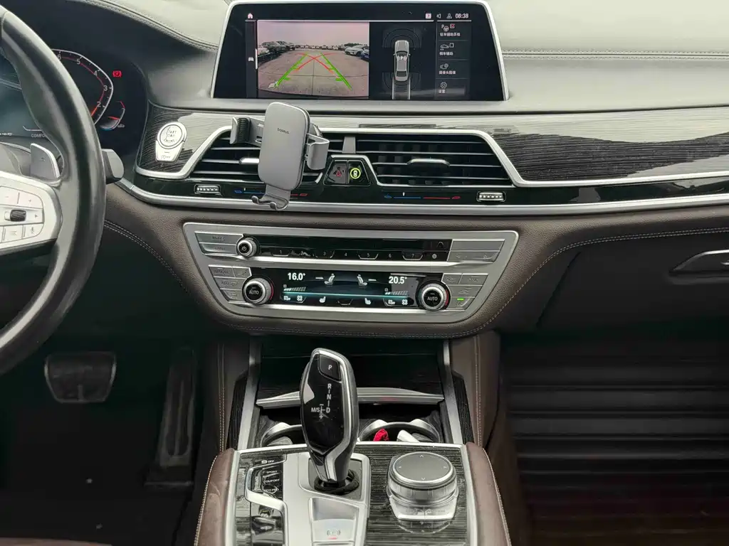 BMW 7 Series 2020 — фото 11