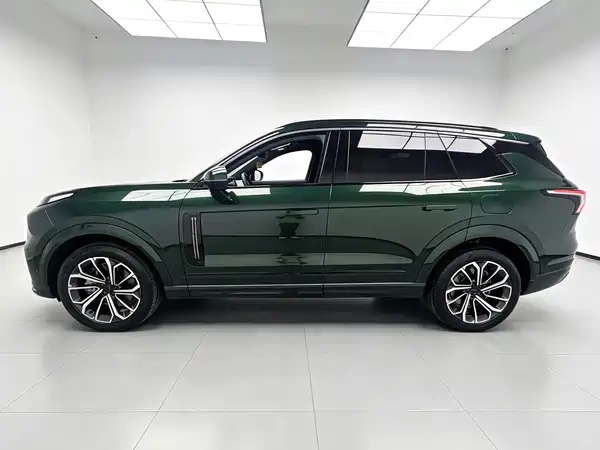 Lynk & Co 09 EM-P 2025