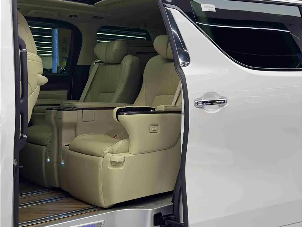 Toyota Alphard 2022 — фото 7
