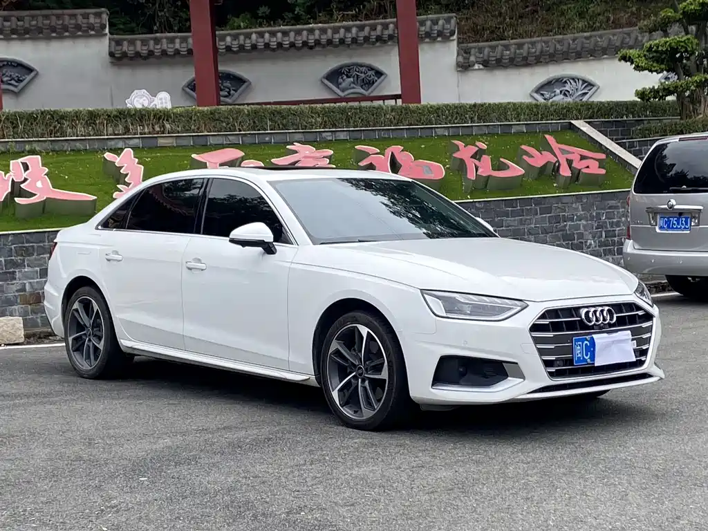 Audi A4L 2022 — фото 3