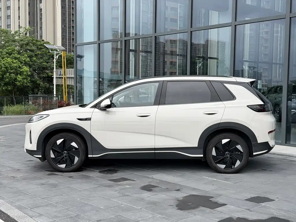 BYD Sealion 05 EV 2025 — фото 2