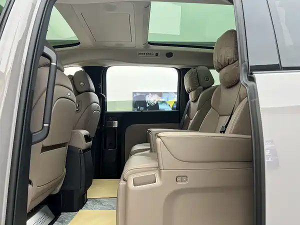 Li Auto MEGA 2025