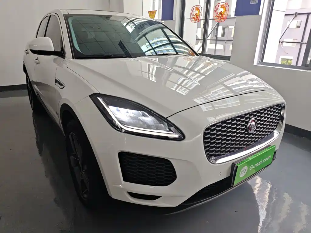 Jaguar E-PACE 2018 — фото 22