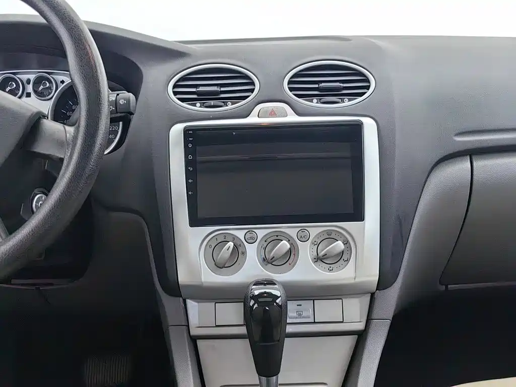 Ford Focus 2014 — фото 12