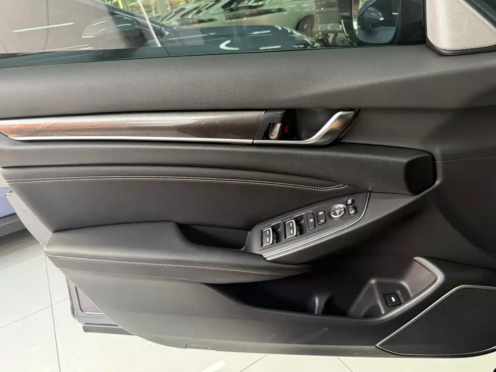 Honda Accord 2022 — фото 12