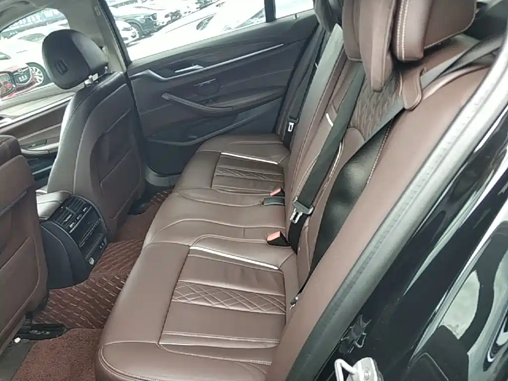BMW 5 Series 2020 — фото 17