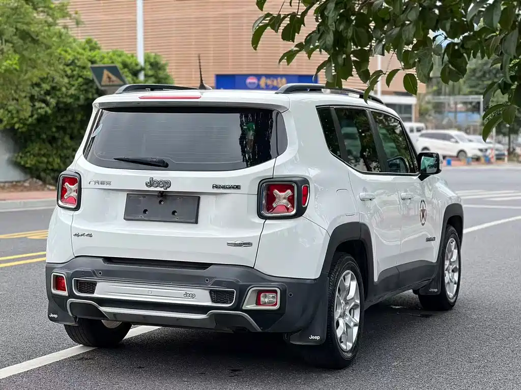 Jeep Renegade 2018 — фото 4