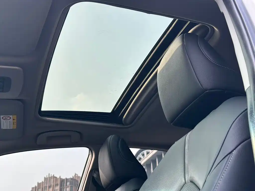 Toyota Camry 2018 — фото 16