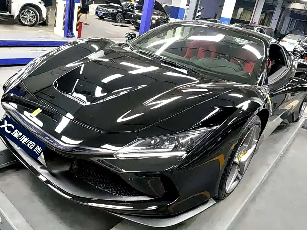 Ferrari F8 2022