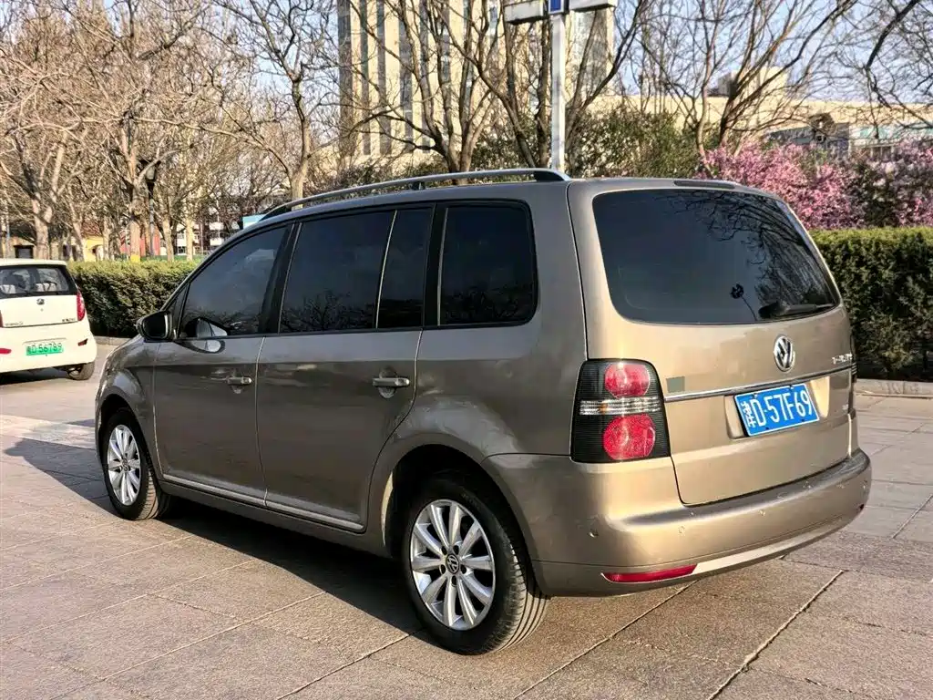 Volkswagen Touran 2015 — фото 4