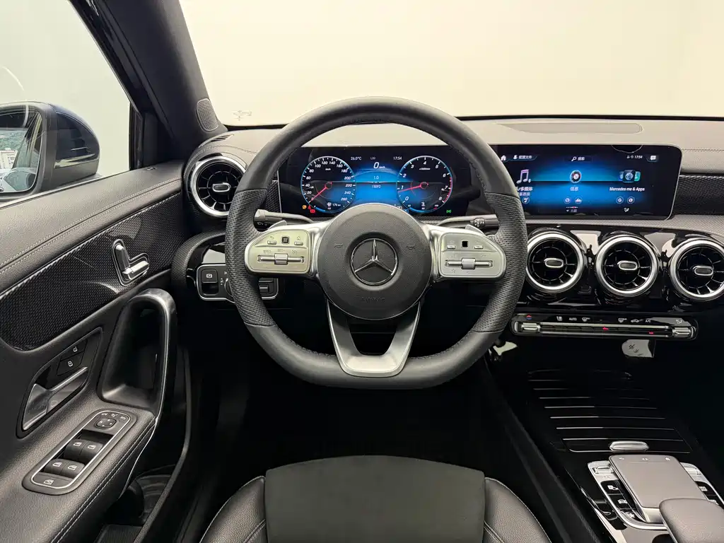 Mercedes-Benz A-Class 2019 — фото 15