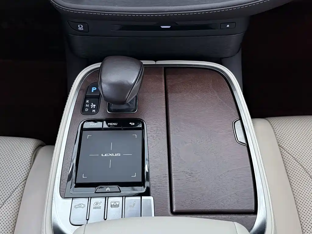 Lexus LS 2019 — фото 16