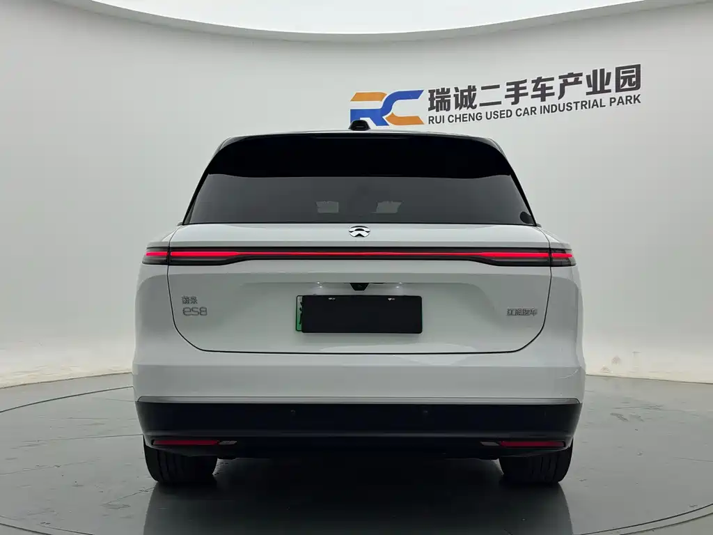 NIO ES8 2023