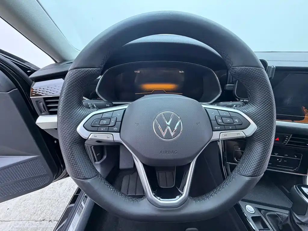 Volkswagen Passat 2023