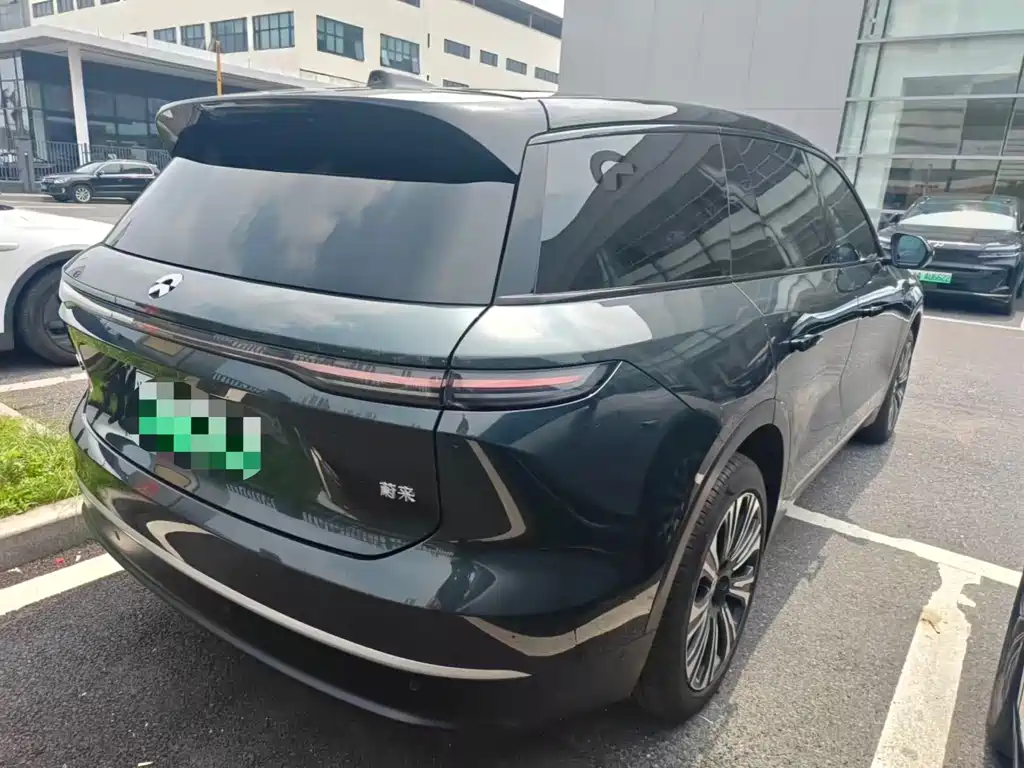 NIO ES8 2025