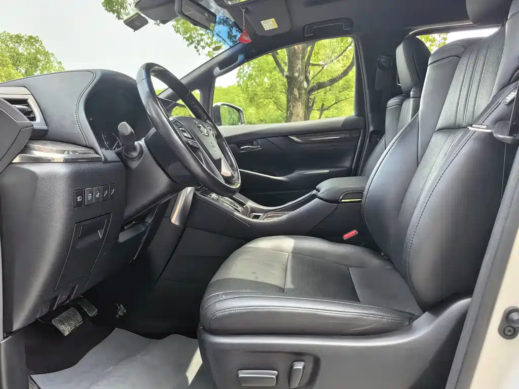 Toyota Alphard 2021 — фото 15