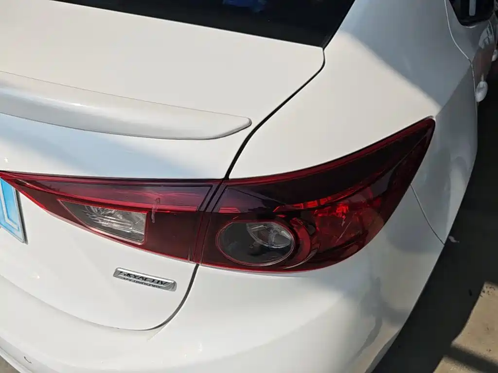 Mazda 3 Axela 2016 — фото 8
