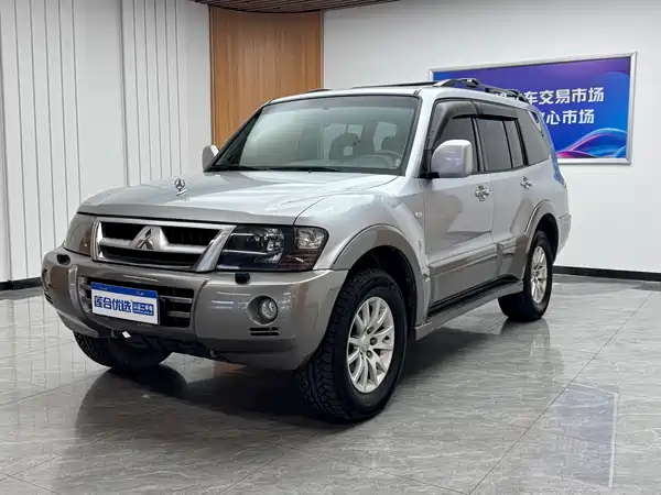 Mitsubishi Pajero 2004