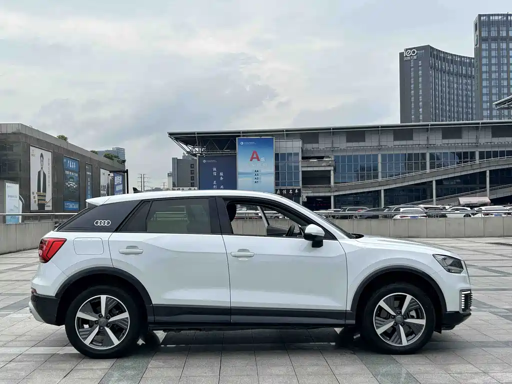 Audi Q2L E-Tron 2021