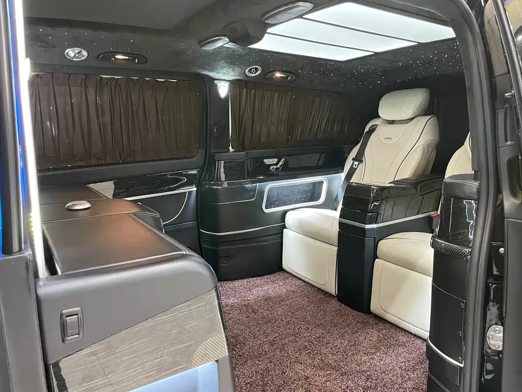 Mercedes-Benz V-Class 2019 — фото 20