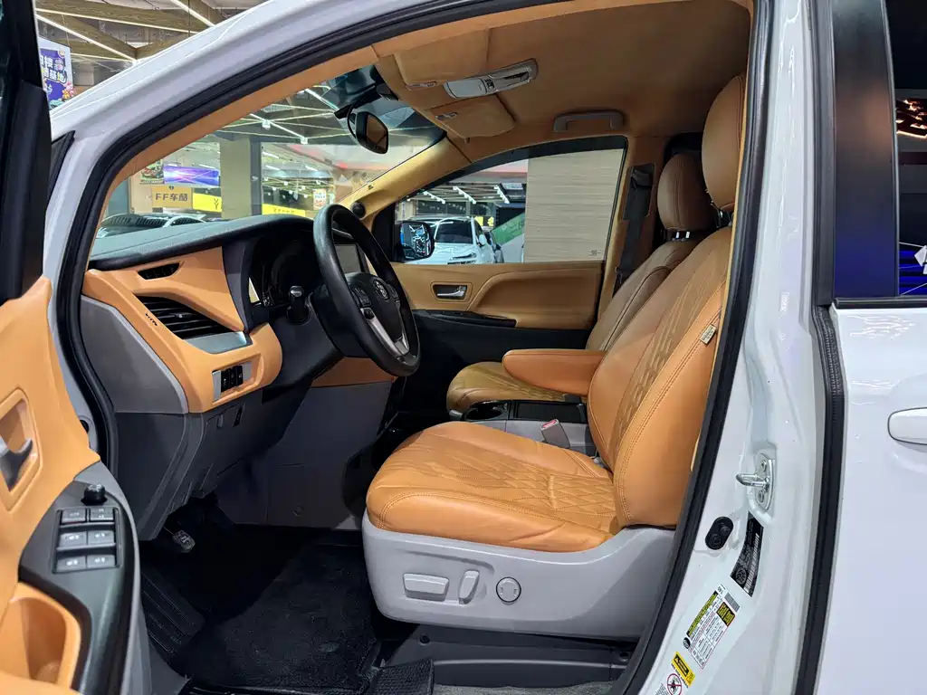 Toyota Sienna 2016