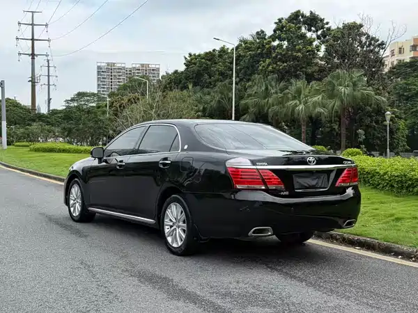 Toyota Crown 2014