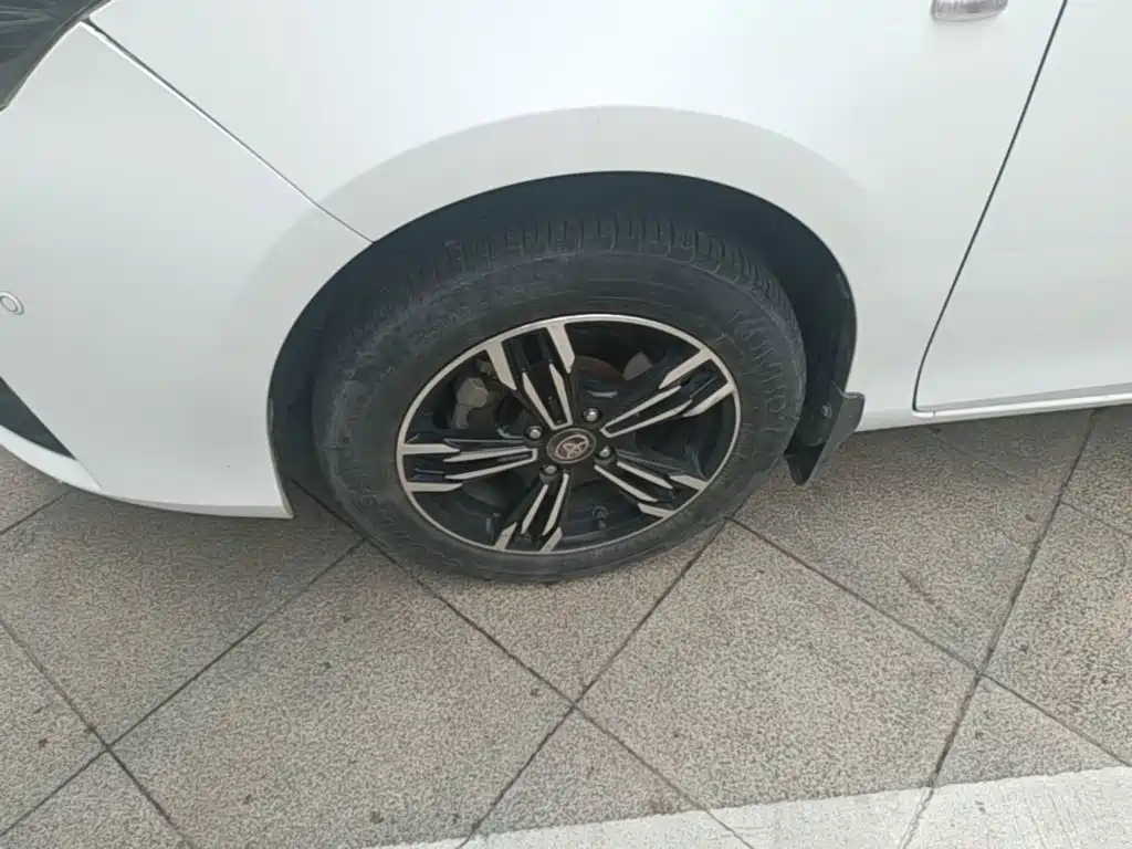 Toyota Yaris L 2017 — фото 23