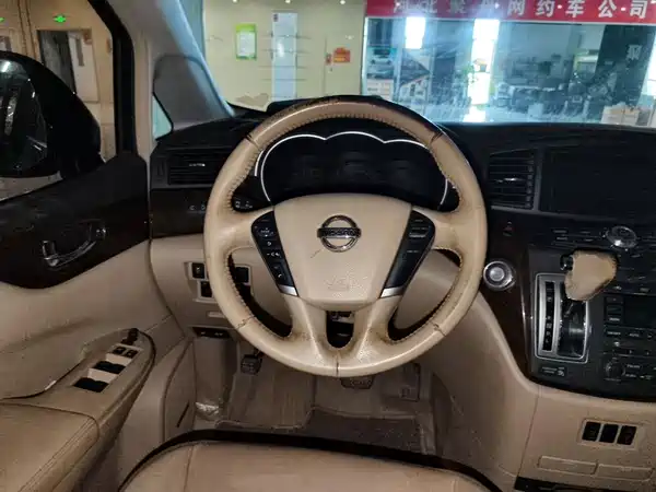 Nissan Quest 2015
