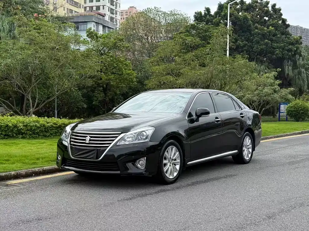 Toyota Crown 2014