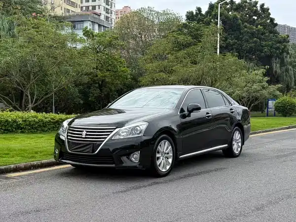 Toyota Crown 2014