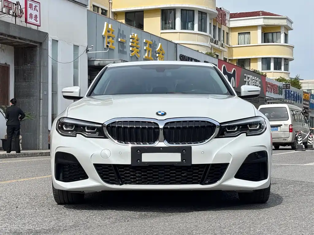 BMW 3 Series 2020 — фото 1