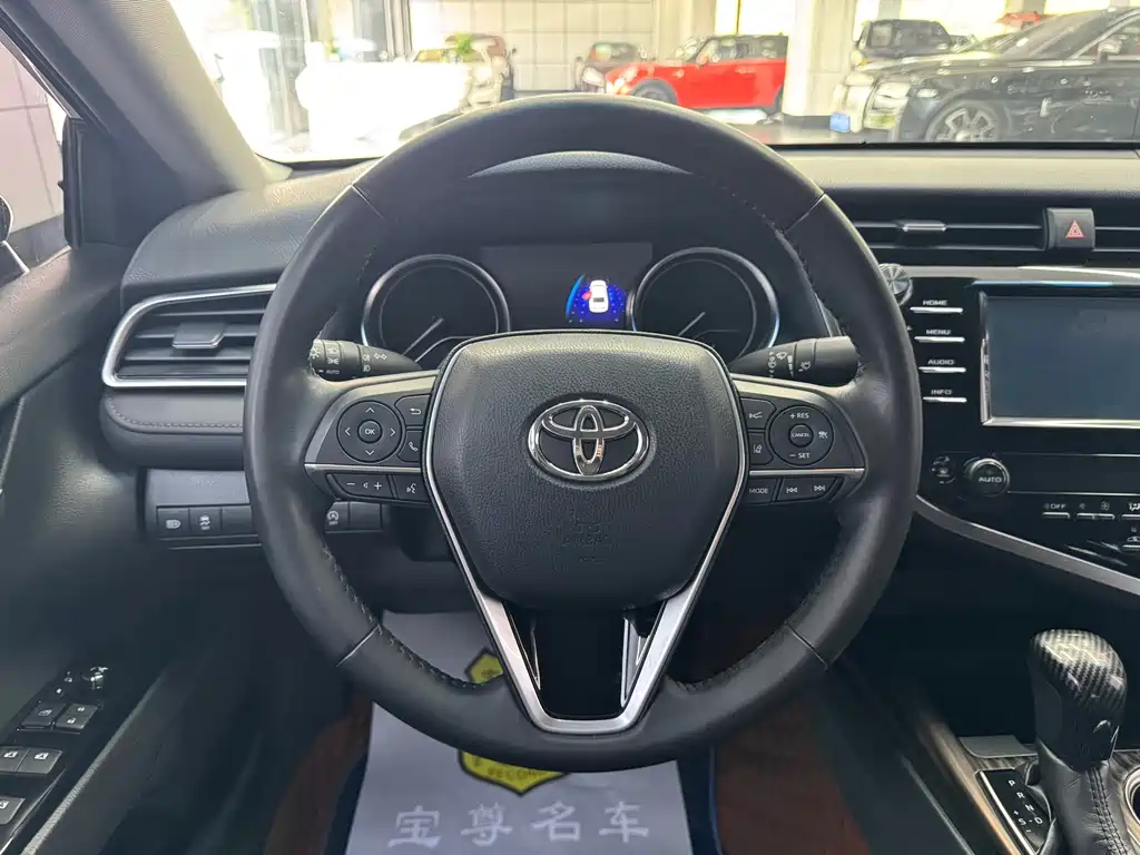 Toyota Camry 2018 — фото 9