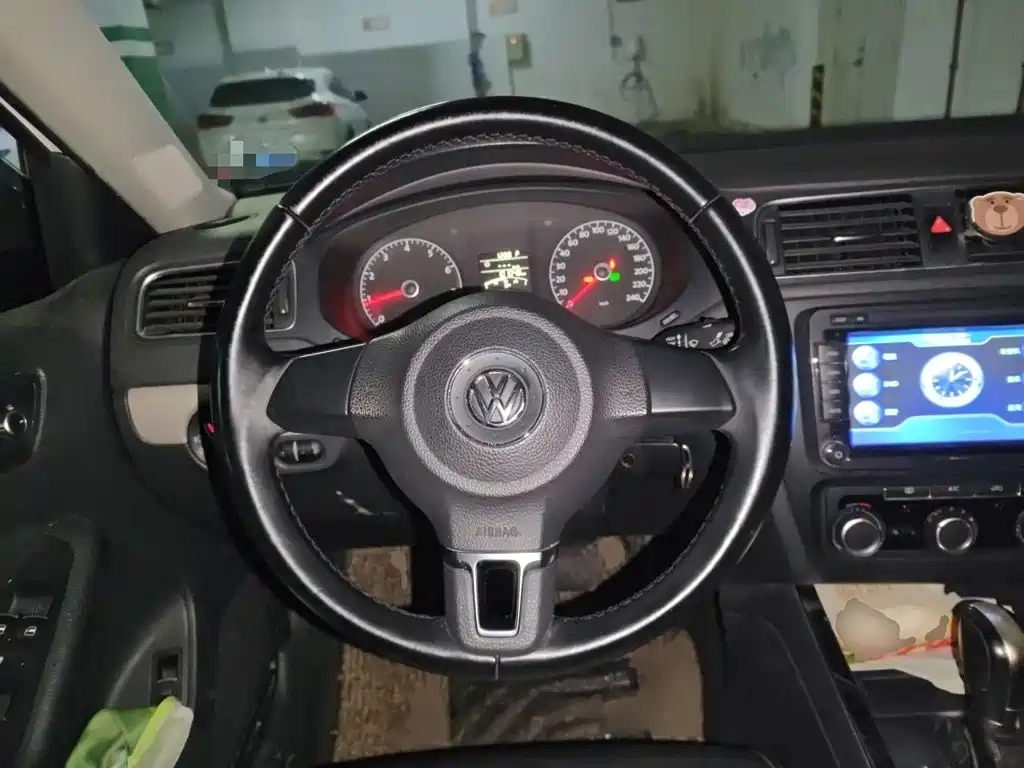 Volkswagen Sagitar 2014
