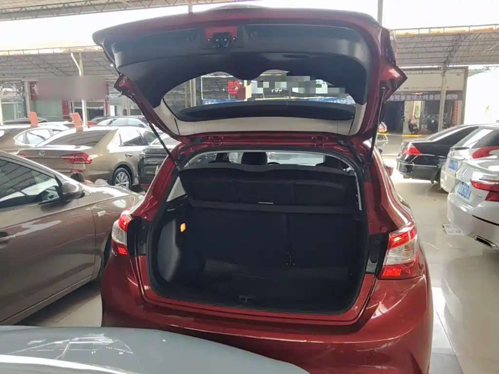 Nissan Tiida 2018 — фото 19