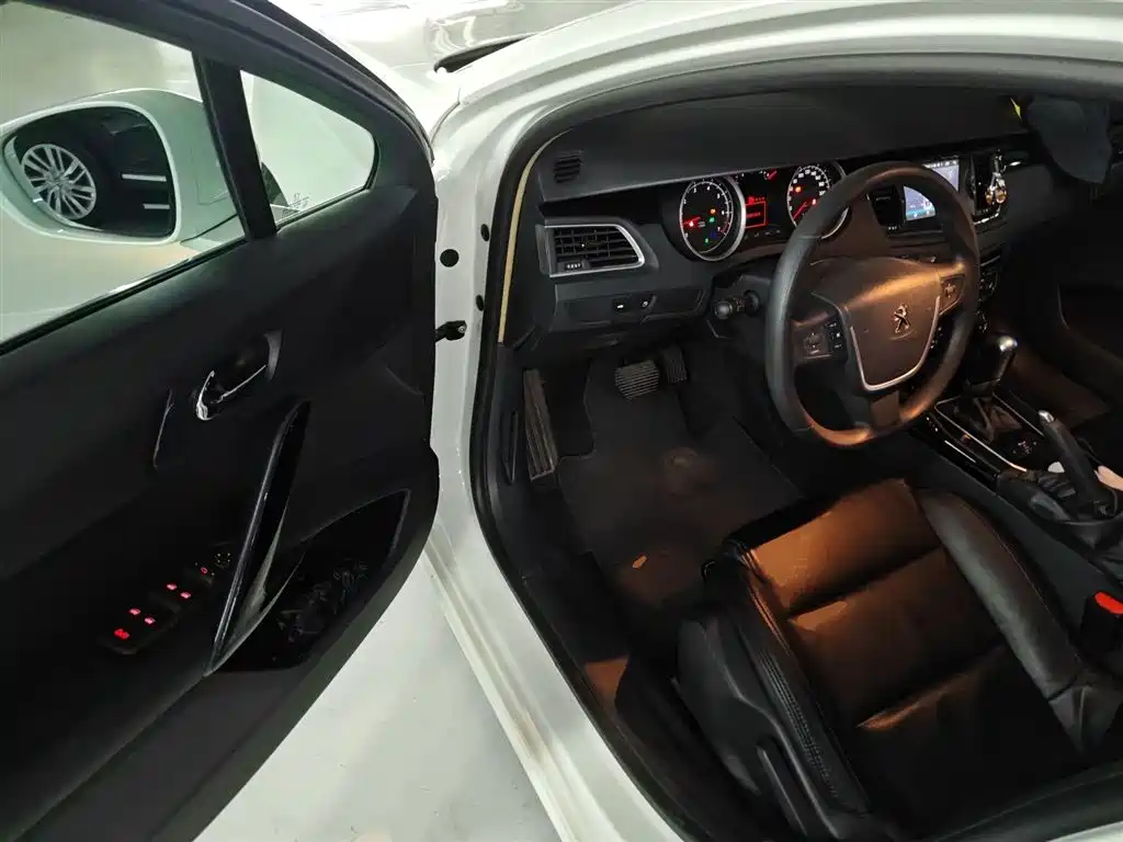 Peugeot 508 2014 — фото 12