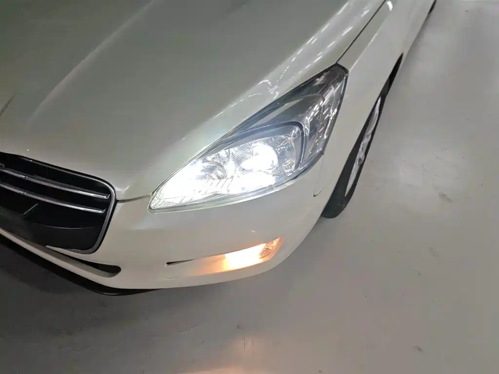 Peugeot 508 2014 — фото 18