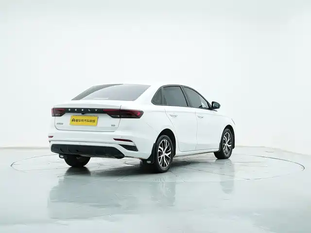 Geely Emgrand 2024
