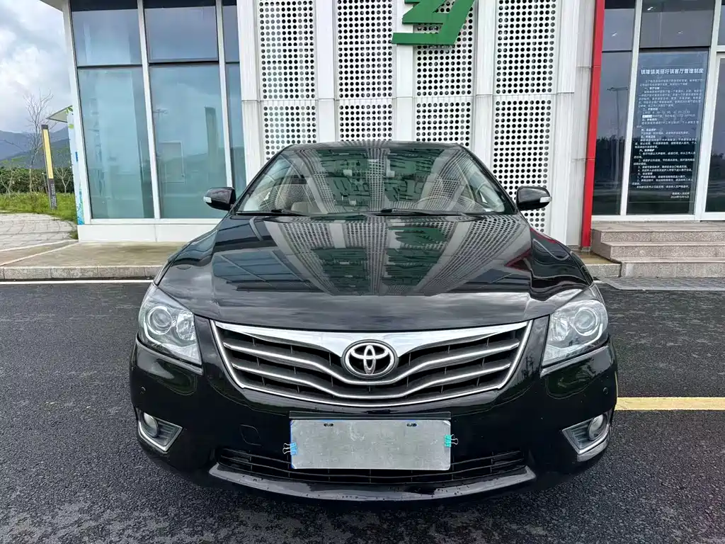 Toyota Camry 2015 — фото 21