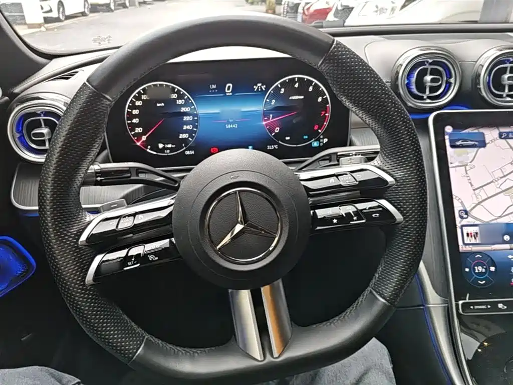 Mercedes-Benz C-Class 2024 — фото 11