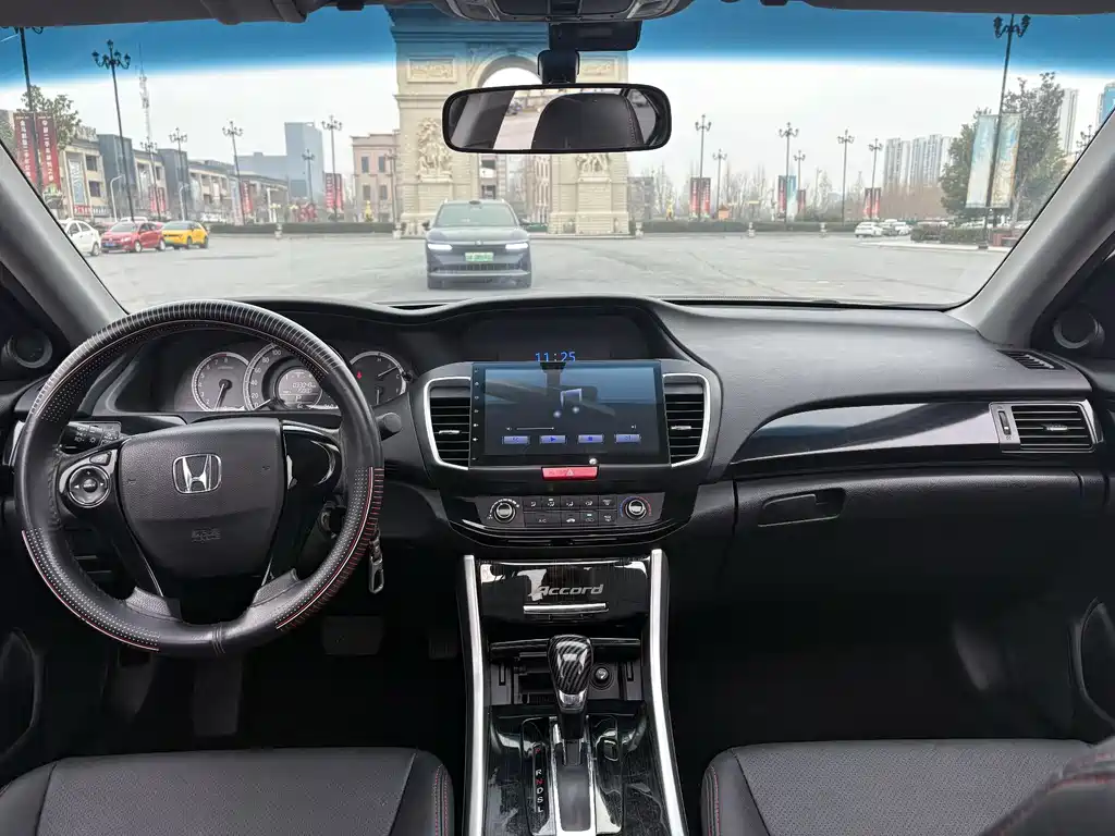 Honda Accord 2017 — фото 17