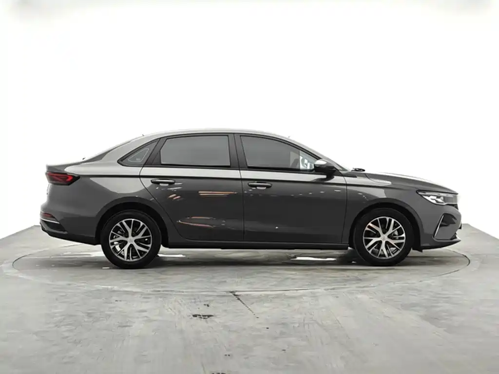 Geely Emgrand 2023